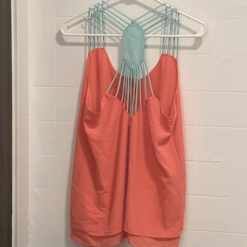 Umgee. Coral tank top